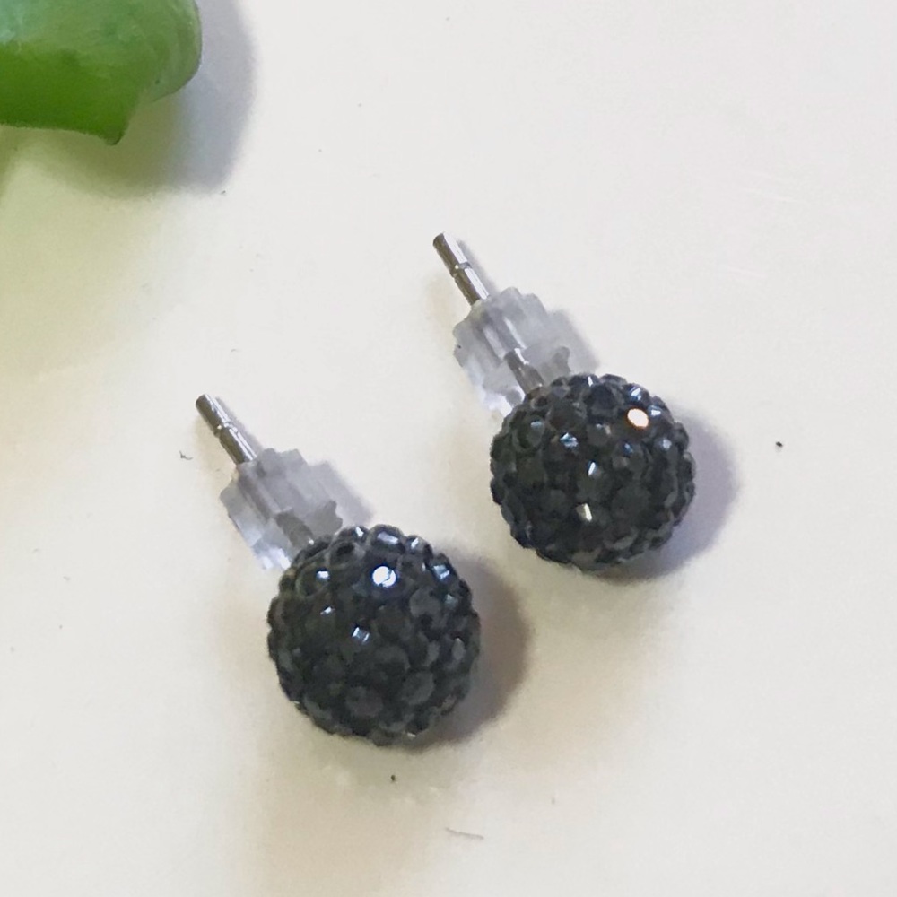 925 Sterling silver black sparkling studs